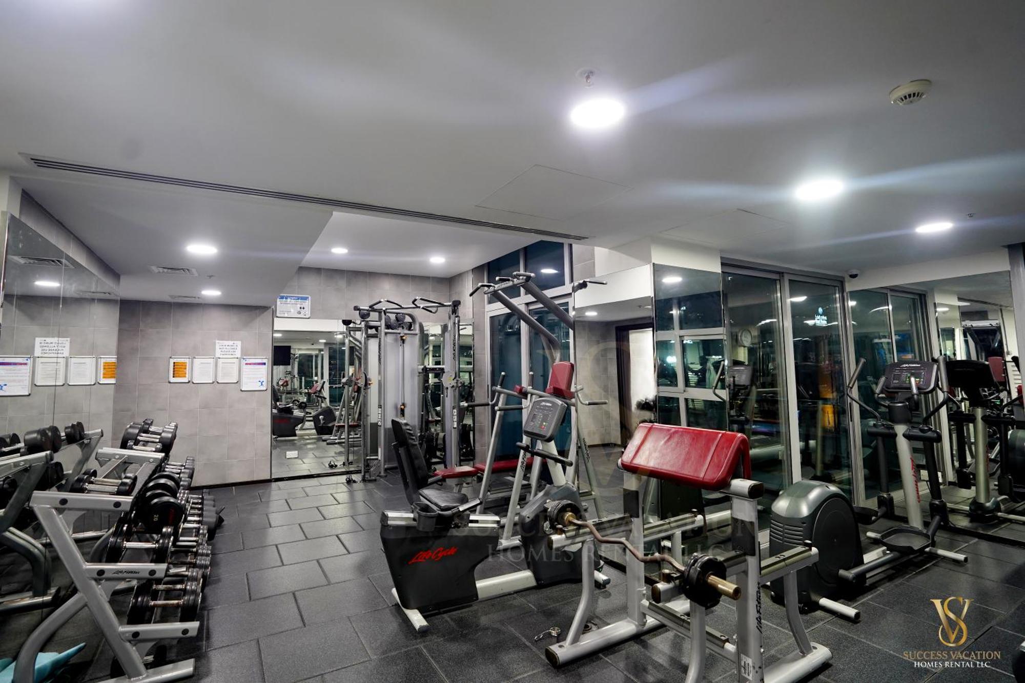 Success Luxury Apartment - 5 Min Away Marina Corniche - Free Housekeeping Provided Everyday-24-7 Staff Available For Services Дубай Екстер'єр фото