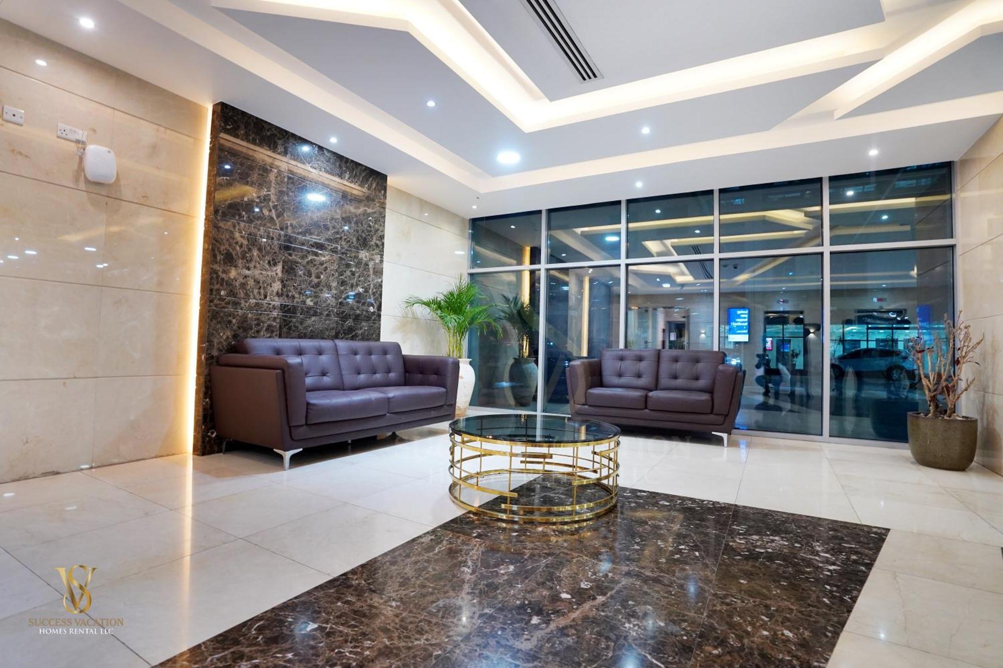 Success Luxury Apartment - 5 Min Away Marina Corniche - Free Housekeeping Provided Everyday-24-7 Staff Available For Services Дубай Екстер'єр фото